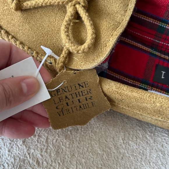 NWT Genuine Suede Moccasin Slippers 9 - Picture 13 of 16